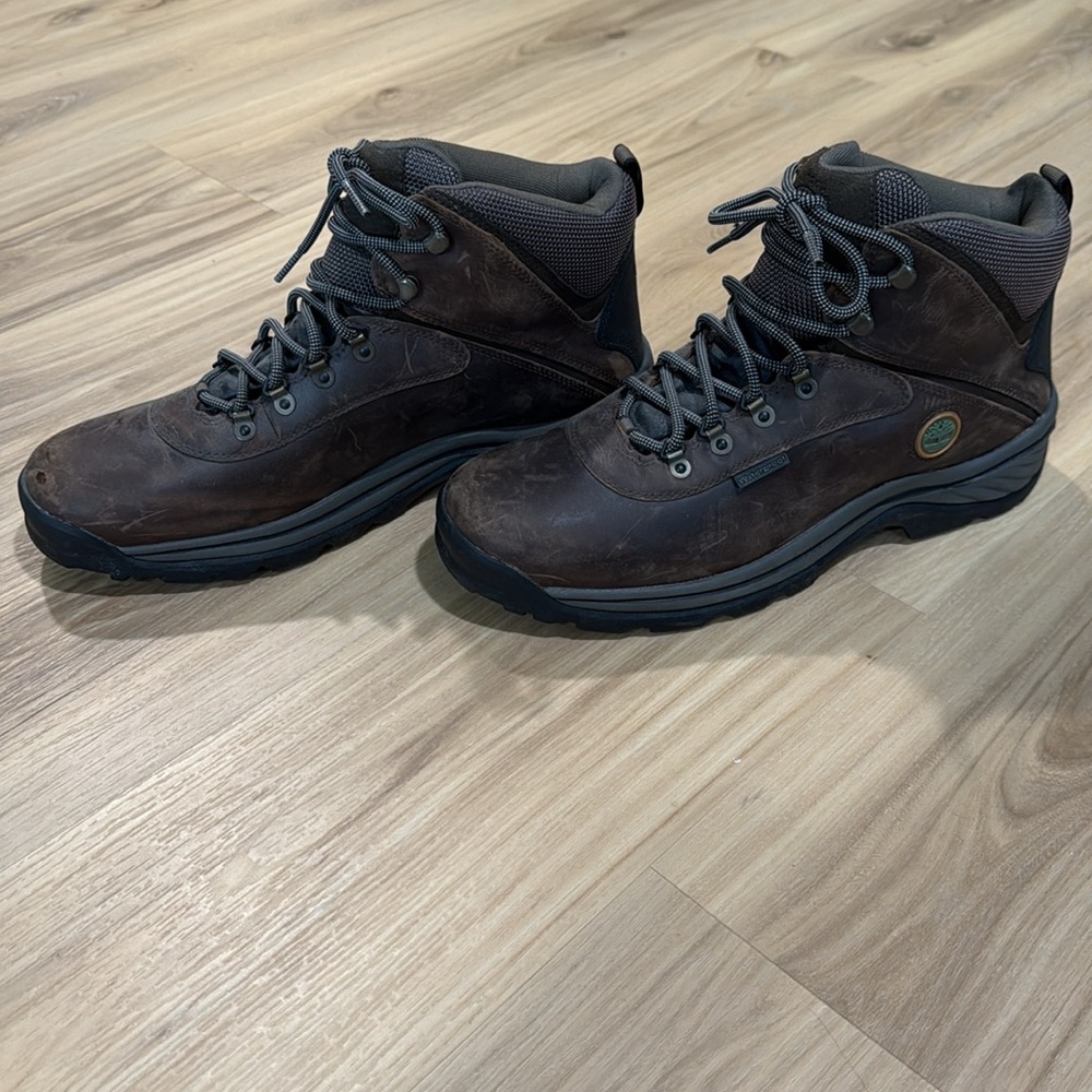 Men’s Timberland Hiking Boots. - Picture 2 of 10
